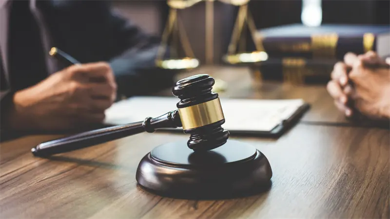 Dictan prisión preventiva a cinco acusados por agresión a adolescente en Los Tres Brazos