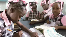 Tres de cada diez niños de Haití dicen que asistir a la escuela implica un "alto riesgo"