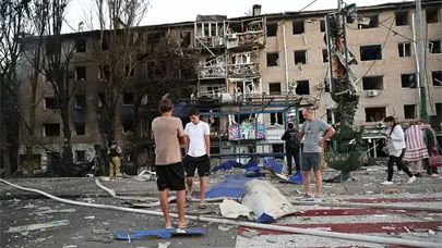 Ataque ruso en Dnipr&oacute; deja 3 muertos y 36 heridos tras impacto de misil en edificio residencial