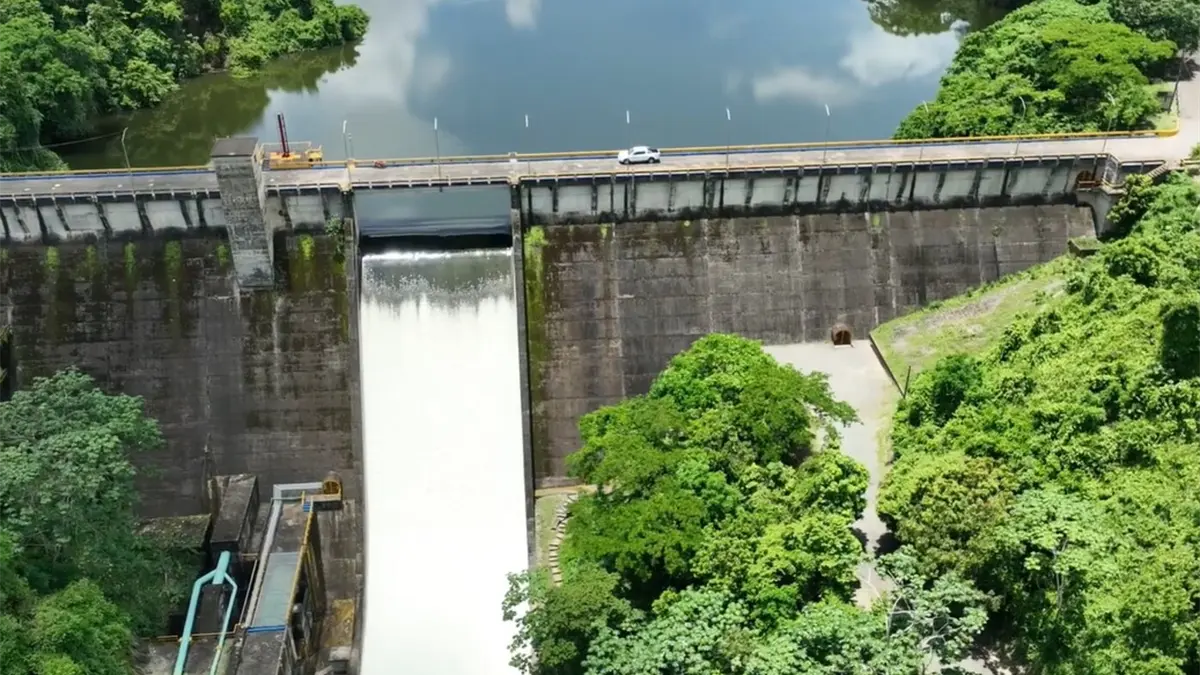 Dos niños caen en la presa de Hatillo; autoridades activan búsqueda y rescate