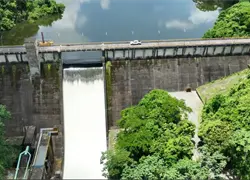Dos niños caen en la presa de Hatillo; autoridades activan búsqueda y rescate