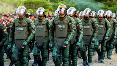 Fuerza Armada venezolana realiza caravana en Caracas para iniciar adiestramiento comunitario