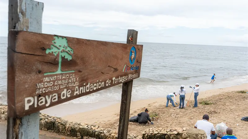 Ministro Paíno Henríquez insta a reducir consumo de plástico y concienciar sobre residuos sólidos