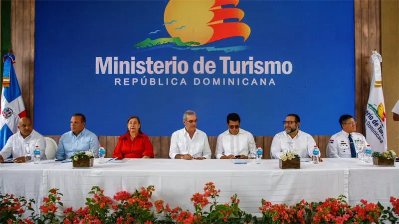 Gobierno inaugura carretera hacia el Salto de Aguas Blancas en Constanza