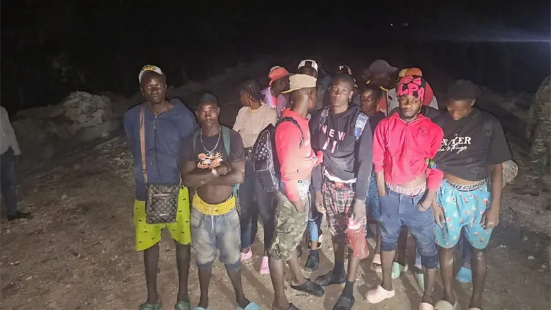 Detienen haitianos indocumentados cruzando río en Elías Piña
