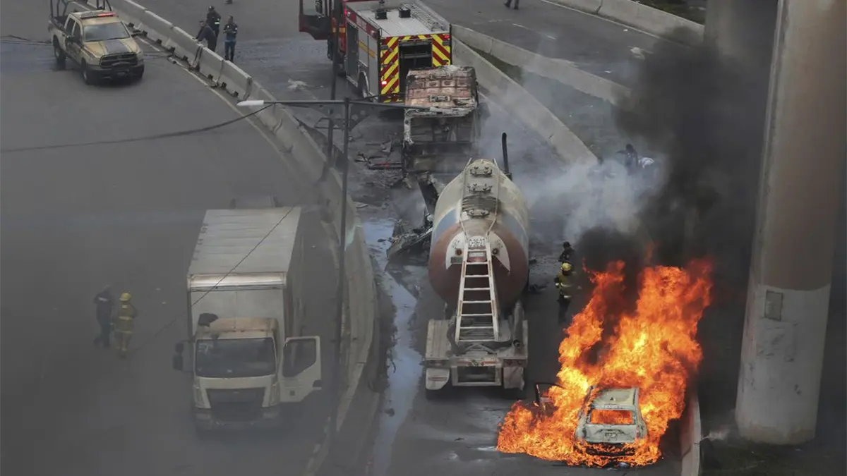 Ajustan a 29 la cifra de muertos por la explosión de un camión de gas en Ciudad de México