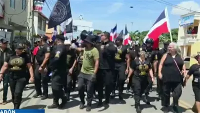 Realizan marcha en contra de regularización de extranjeros