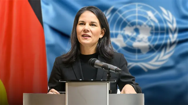 De 4,000 millones de mujeres, ni una secretaria general, se cuestiona Baerbock en la ONU
