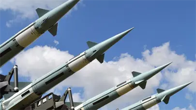 China pide que EE.UU. y Rusia asuman su responsabilidad especial en el desarme nuclear