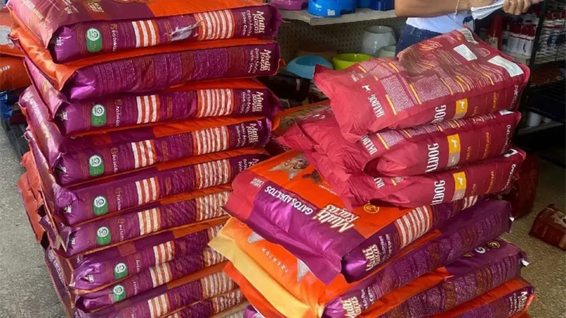 DIGEGA decomisa 650 kg de alimento para mascota vencido durante operativo en el Distrito Nacional