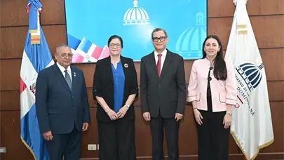 Ministro de Trabajo juramenta a Aura Celeste Fernández