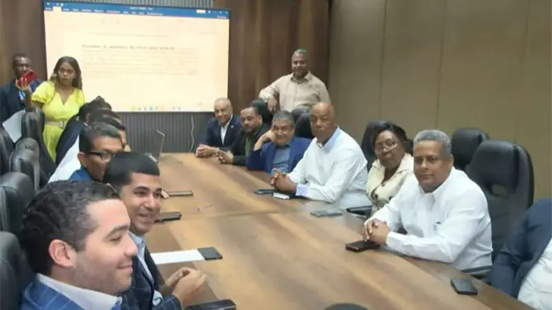 Discuten disolución para interpelar a Celso Marranzini por apagones