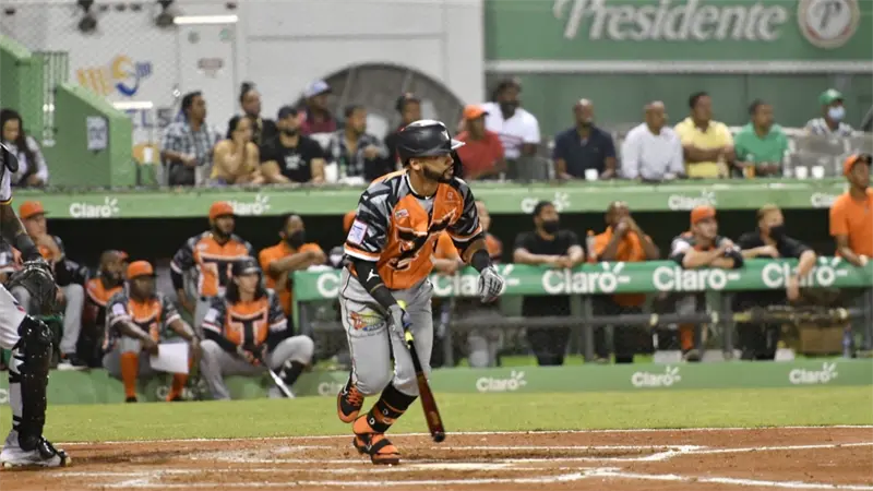 Toros reciben de regreso a Gilberto Celestino en cambio desde las Águilas