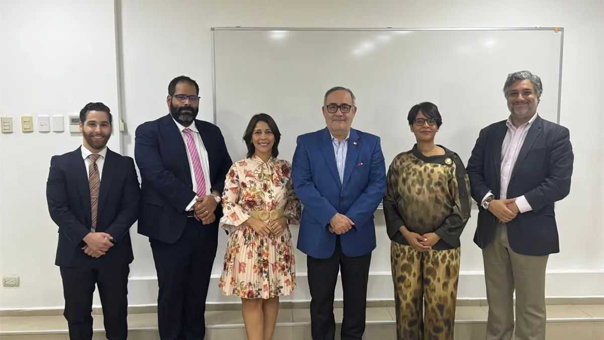 De izquierda a derecha, los nuevos directivos de la IADP, grupo dominicano: Eduardo Risk, Emery Colomby Rodríguez, Ricardo Rojas León, Luz Díaz, Alejandro Mercedes Zorilla y Elio José Delgado.