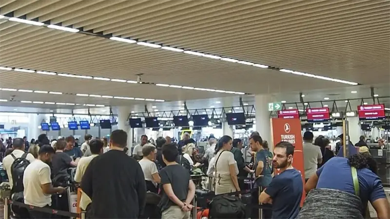 Un detenido en Inglaterra por el supuesto ciberataque que afectó a aeropuertos europeos