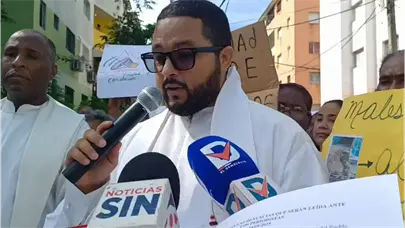 Comunitarios reclaman servicios básicos en procesión del Día de Las Mercedes