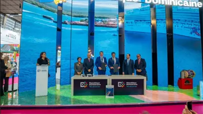 Ministro de Turismo firma acuerdo con Air France