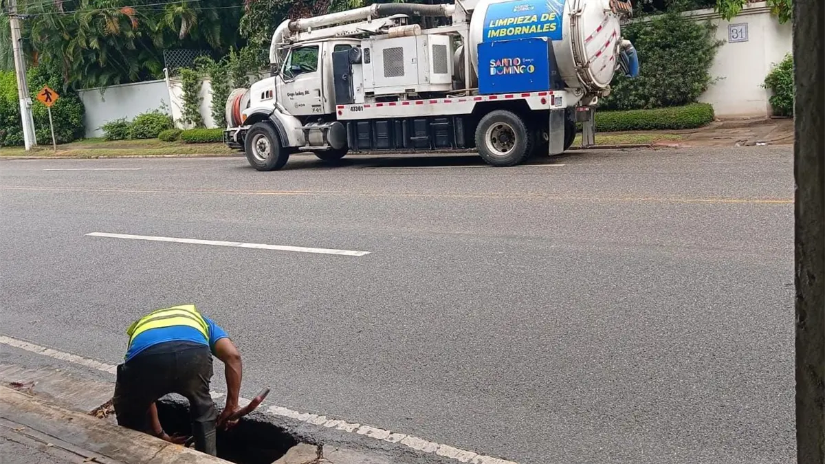 Alcaldía del Distrito Nacional refuerza trabajos preventivos para disminuir efectos de vaguada y onda tropical