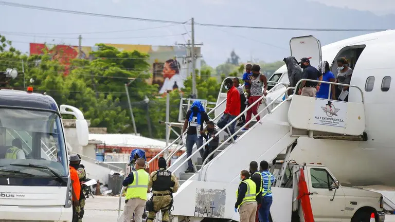 EE.UU. ordena la expulsión de ciudadano haitiano acusado de violencia y vínculos con pandillas