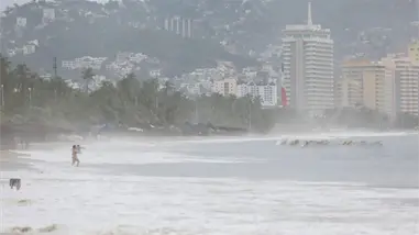 El huracán Narda se debilita a categoría 1 y mantiene lluvias en tres estados de México