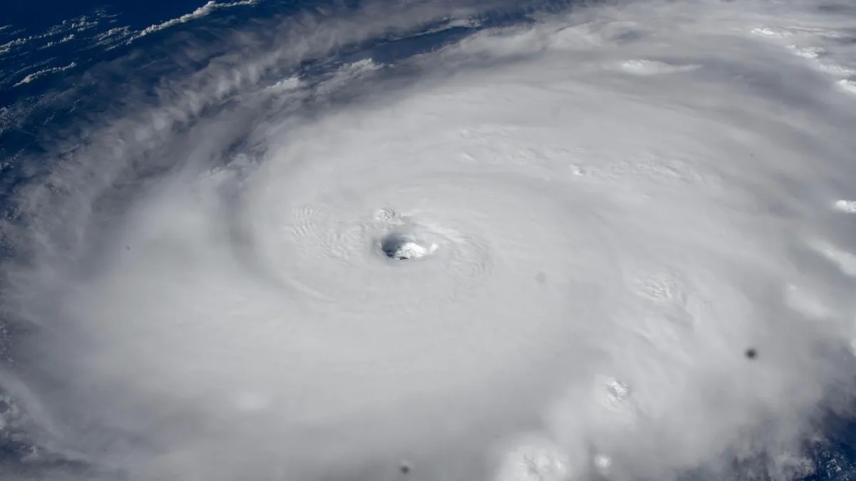 La tormenta Humberto se fortalece en el Atlántico mientras el huracán Gabrielle se debilita