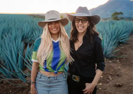 Karol G y Casa Dragones lanzan 200 Copas: Nuevo tequila cristalino