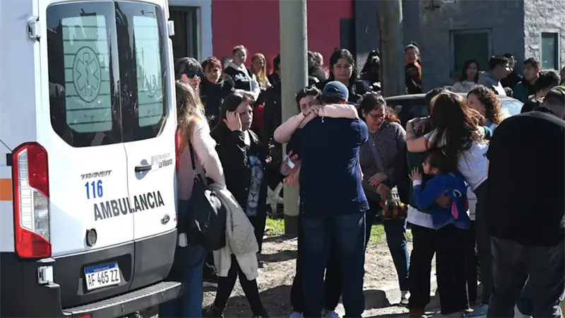 Familiares y allegados velan a las víctimas del triple feminicidio de Buenos Aires