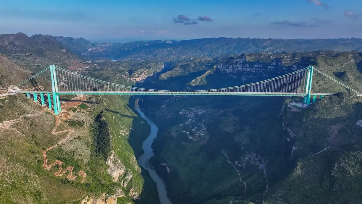 El puente más alto sobre el Gran Cañón de Huajiang, China.