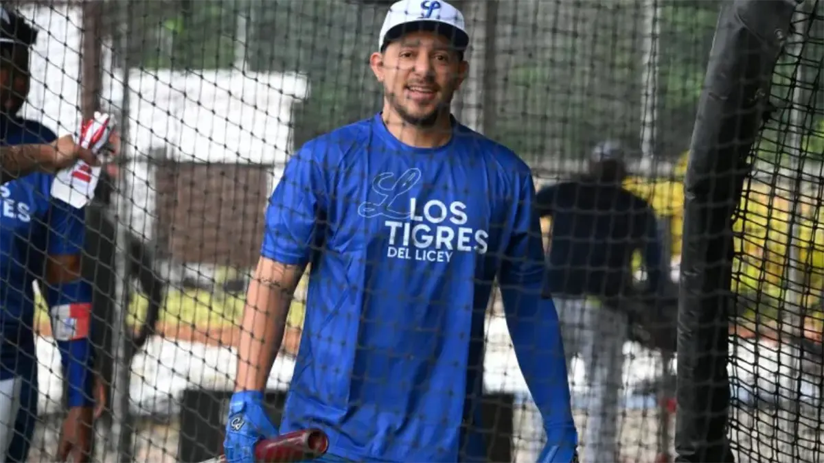 Cristhian Adames durante los entrenamientos con los Tigres del Licey, donde ahora forma parte oficialmente de la organización.