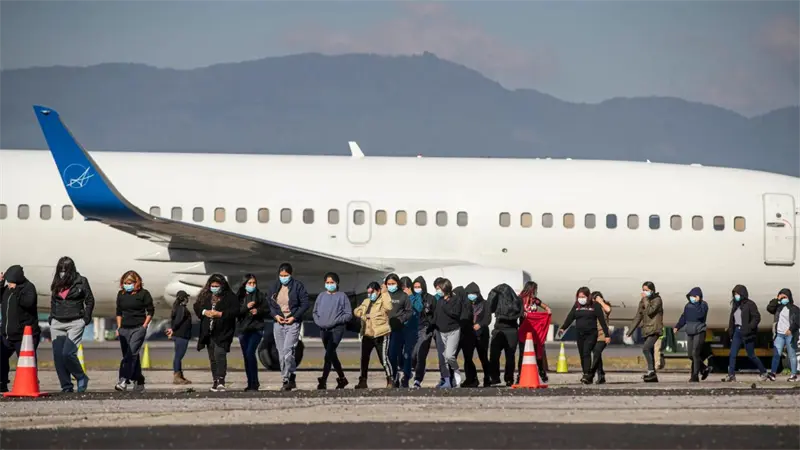 Cuba recibe un vuelo con 136 deportados desde Estados Unidos