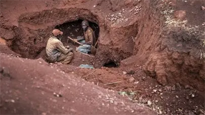 Derrumbe en mina de oro en Nigeria deja al menos 15 muertos y decenas atrapados