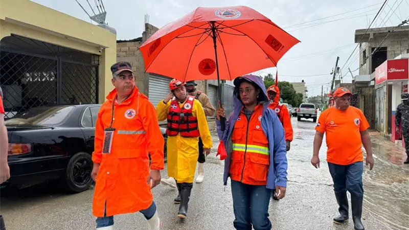 Lluvias dejan inundaciones, un muerto y cientos de desplazados en varias provincias del país