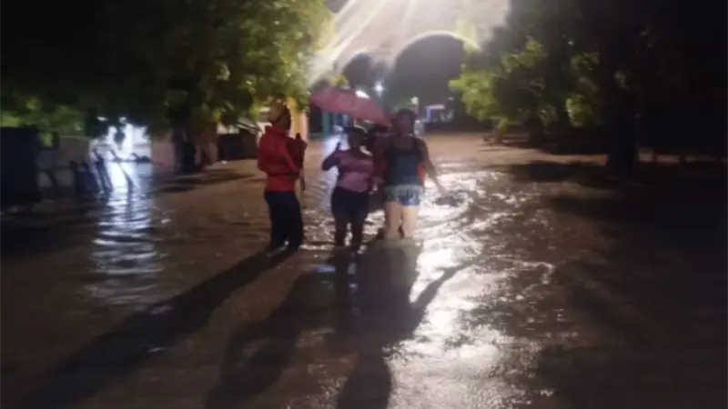 Defensa Civil auxilia a 160 familias afectadas por inundaciones en Azua