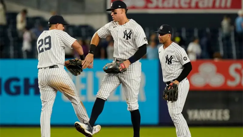 Los Yankees siguen en la lucha por ganar la división