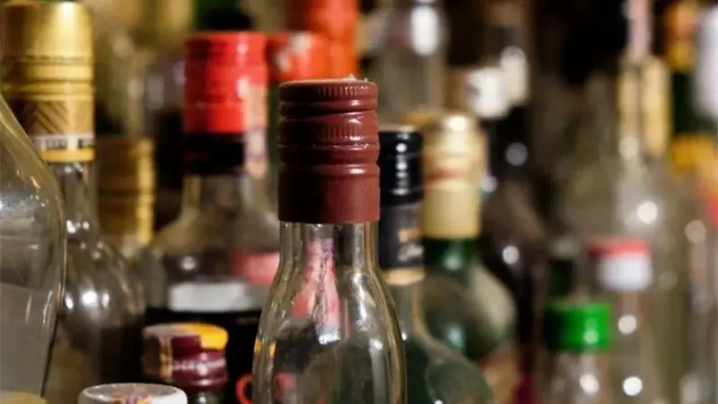 Ministerio Público y Ceccom incautan bebidas adulteradas y mercancía ilegal