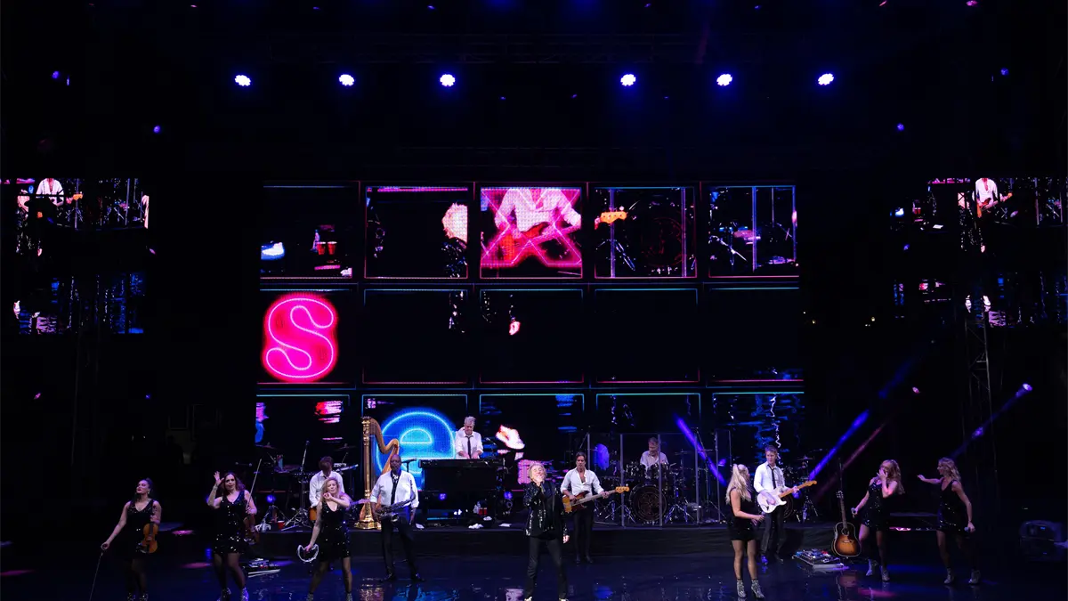 Rod Stewart y Erreway  van  al  Estadio de Softball de Santo Domingo