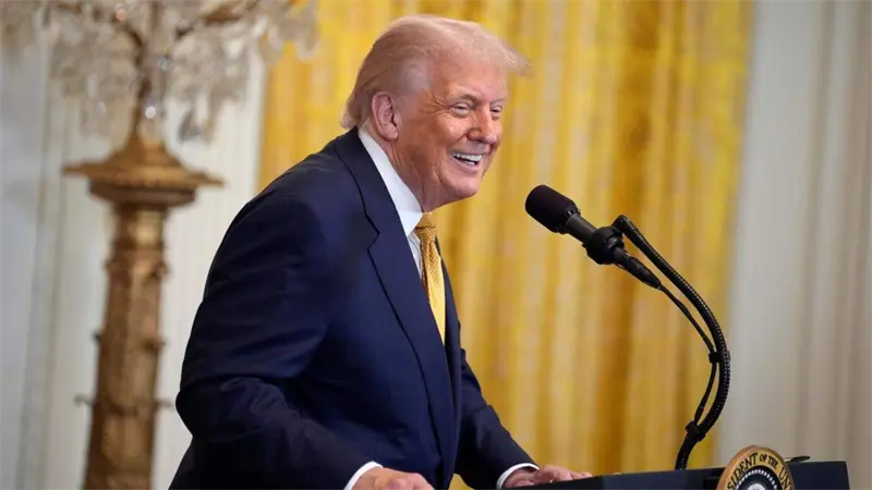 Trump celebra imputación contra el exdirector del FBI que investigó su campaña de 2016