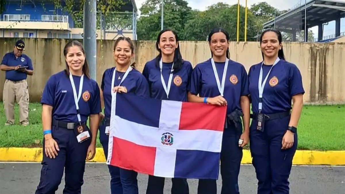 Bomberas del DN conquistan primer lugar en competencia de destrezas en Panamá