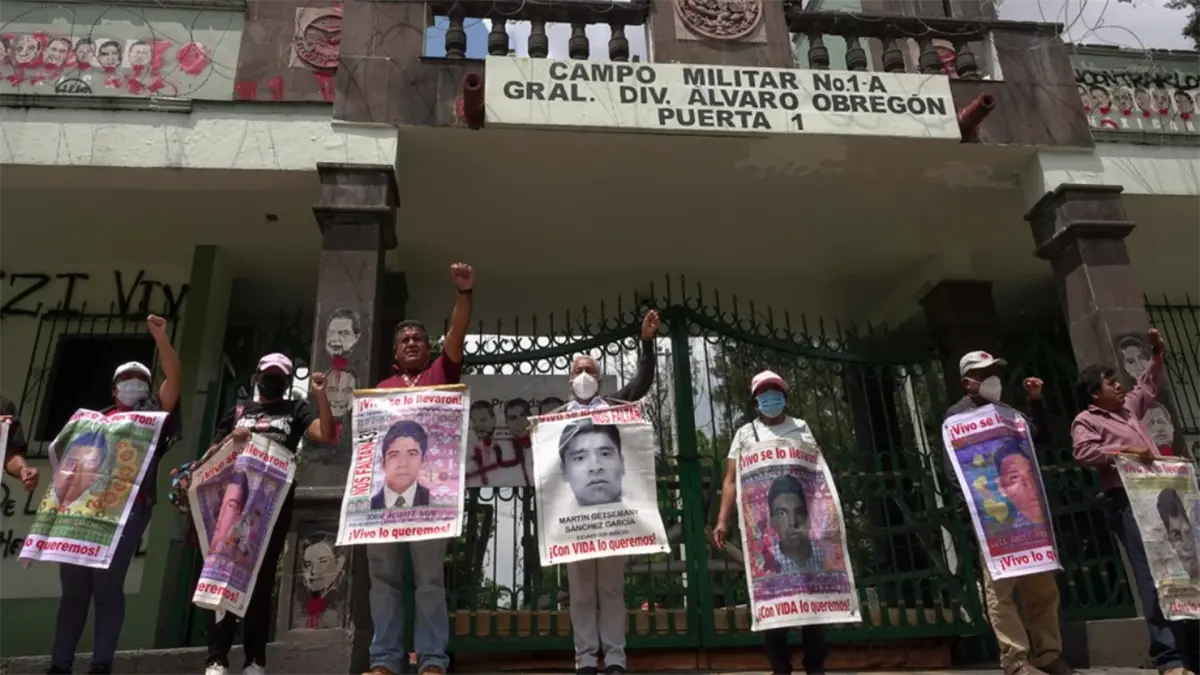 Miles de personas salen a la calle para pedir justicia por los 43 de Ayotzinapa