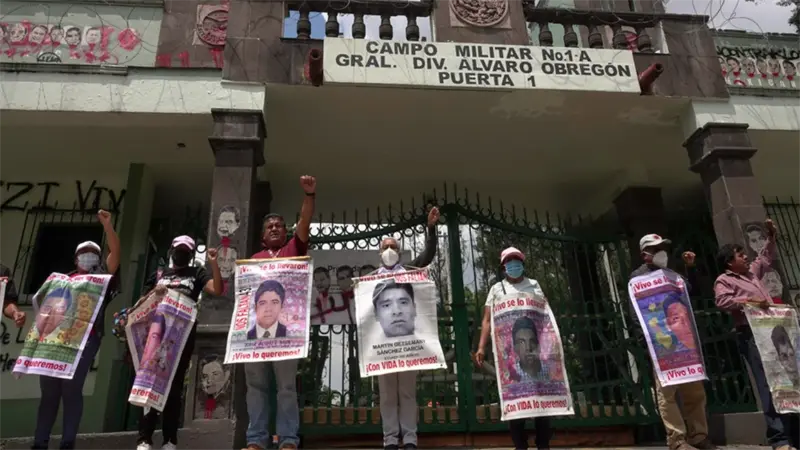 Miles de personas salen a la calle para pedir justicia por los 43 de Ayotzinapa