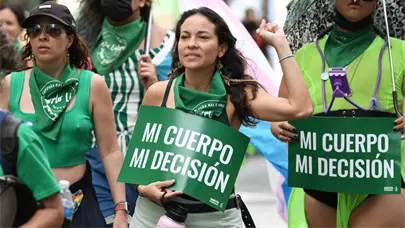 500 mujeres marchan por el derecho al aborto legal, seguro y gratuito en Brasil