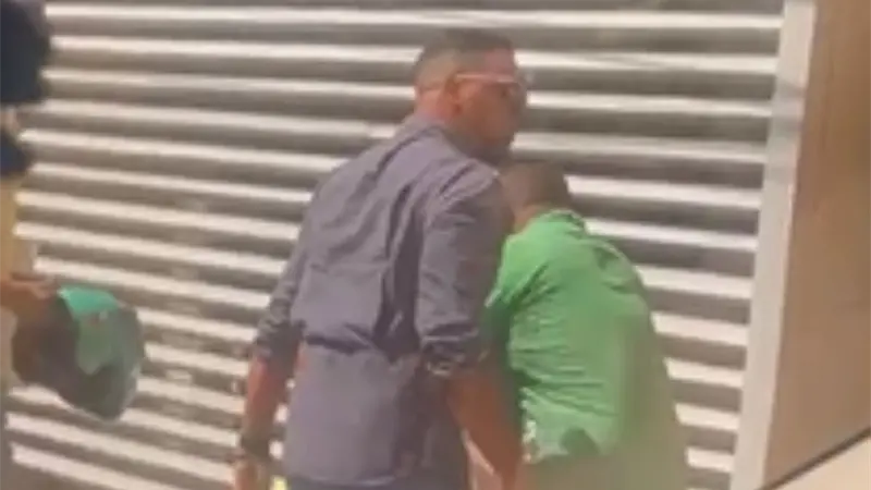 Motoristas  agreden a agente de la DIGESETT en Moca