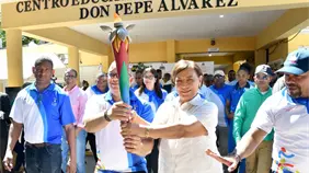 Antorcha de Juegos Escolares Nacionales San Francisco 2025 ilumina La Vega