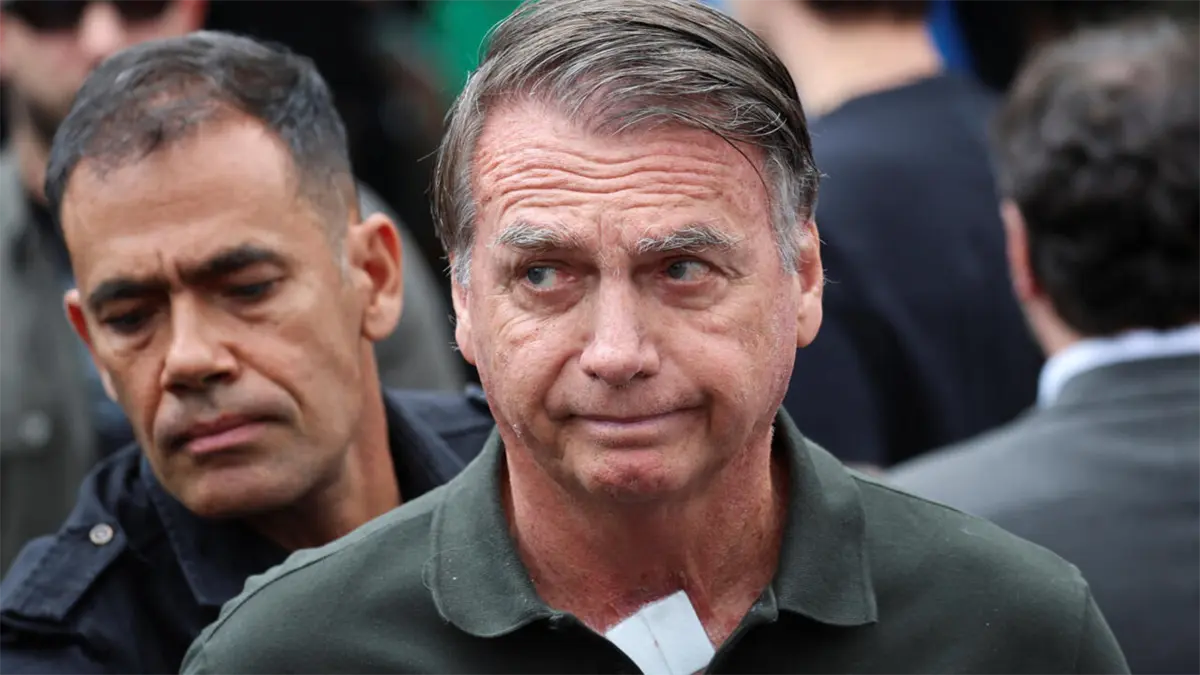 Bolsonaro sufre una nueva crisis de hipo y vómitos, según su hijo