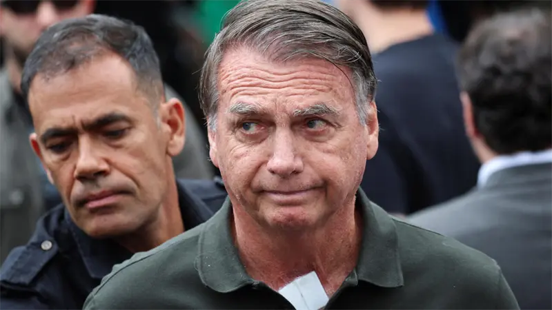 Bolsonaro sufre una nueva crisis de hipo y vómitos, según su hijo