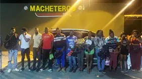 Ejército detiene jeepeta con 14 indocumentados en Mao
