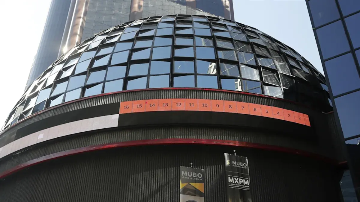 Bolsa de México abre octubre con caída del 1,57 % tras su fuerte alza en septiembre