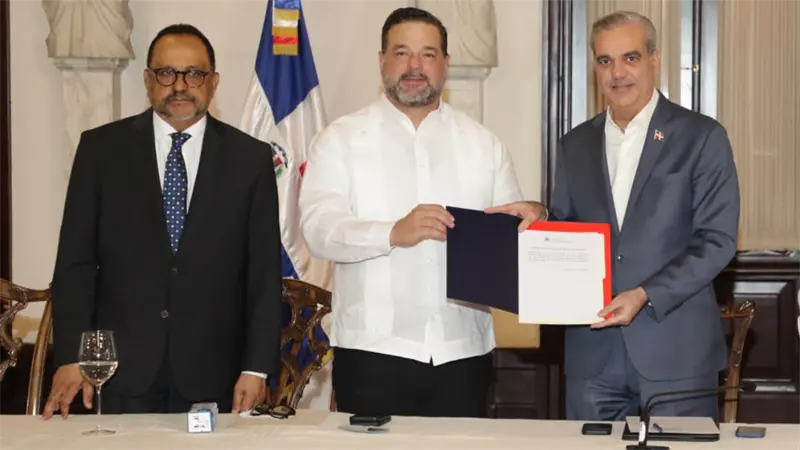 Gobierno inicia titulación de 43 millones de metros cuadrados en áreas protegidas de Los Haitises y Loma Novillero