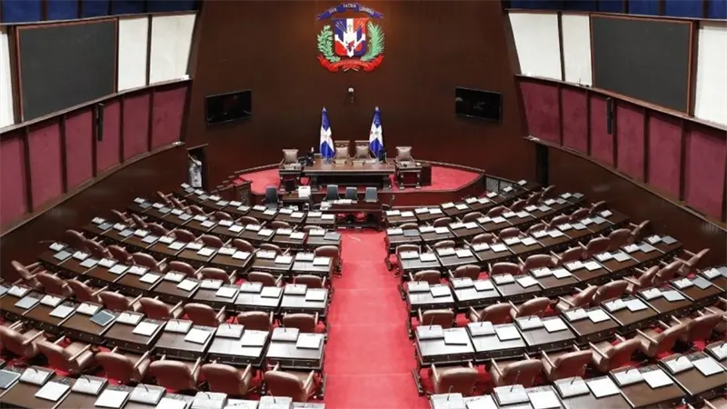 Legisladores exigen sanciones por “botellas” en SEPA