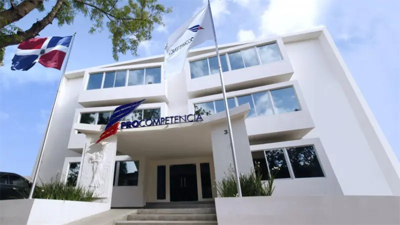 Pro-Competencia investiga a cuatro empresas por presunta colusión en licitación del INABIE